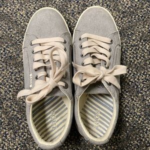 Taos Canvas Tennis Shoe